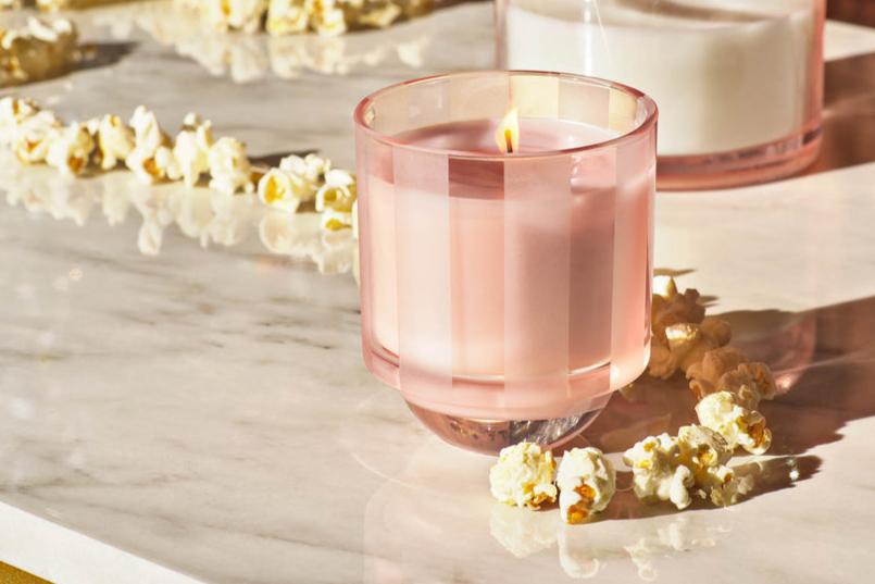Memories of Popcorn Garland Iridescent Striped 9.3 oz Christmas Soy Candle