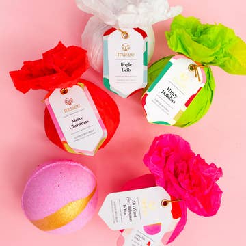 Happy Holidays Vanilla & Cashmere Bath Bomb