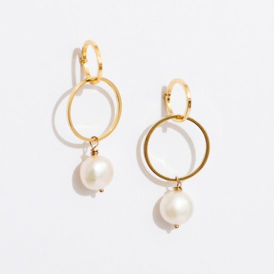 Interlocking Hoop Klein Freshwater Pearl Dangle Earrings