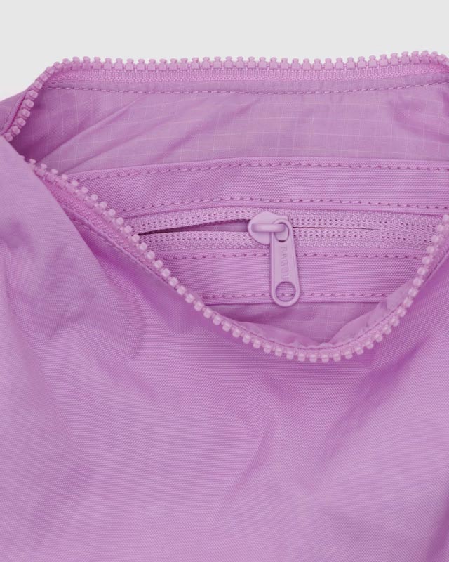 BAGGU スモールナイロンクレセントバッグ ピオニー Amazon.com: BAGGU Small Nylon Crescent Bag - Azalea Pink