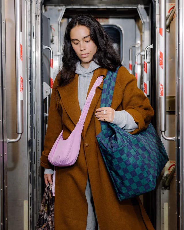 BAGGU スモールナイロンクレセントバッグ ピオニー Small Nylon Crescent Bag - Peony — Hello World Modern Mercantile