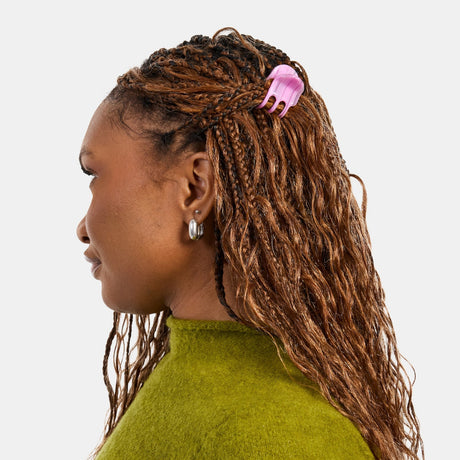Chunks Mini Hair Claw Clip in Petunia on model