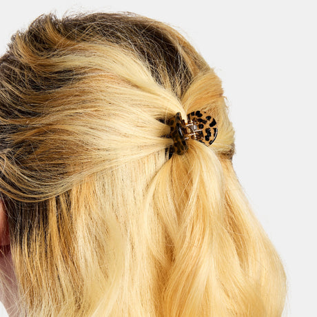 Chunks Mini Claw Clip in Cougar in a half up half down hairstyle