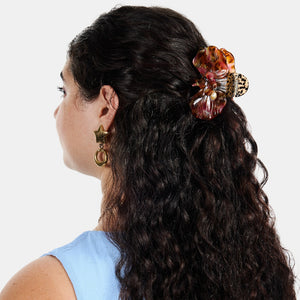 Chunks Orchid Pearl Hair Claw Clip in Cougar on long curly hair model with a half up hairstyle