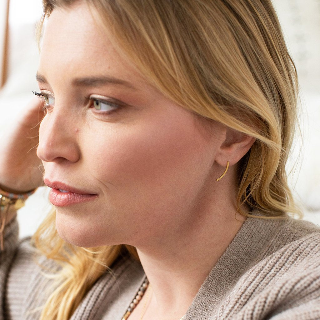 Refined Earring Collection - Comet Curve Post Earrings Sterling Silver Model Stud Earrings